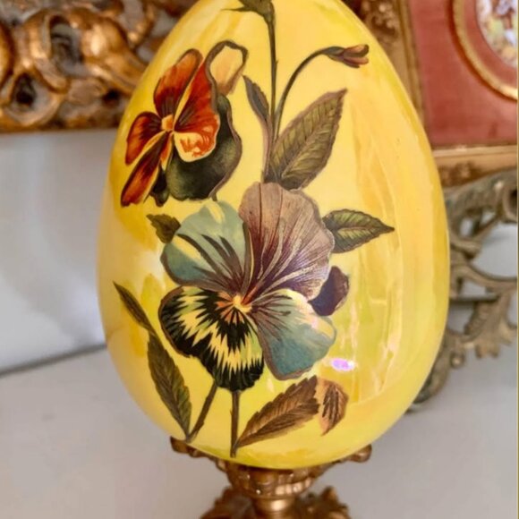 Vintage hand painted porcelain egg shelf decor 👑🥚 - Picture 4 of 7